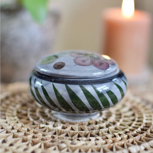 Tonala Mexico Vintage Pottery Trinket Box, Hand-painted - Picture 3 of 10